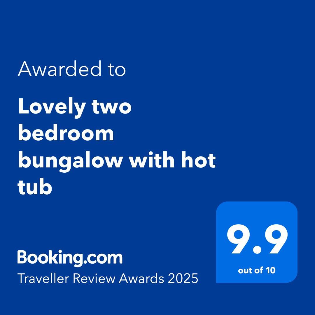 Lovely Two Bedroom Bungalow With Hot Tub Yeovil Bagian luar foto